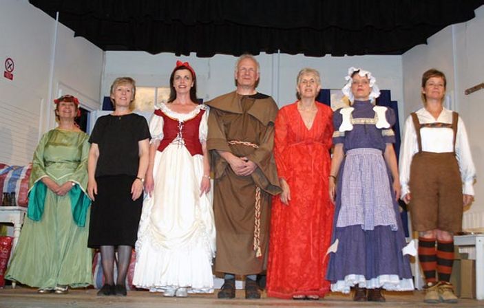 Cast - Mavis is in the lavvy